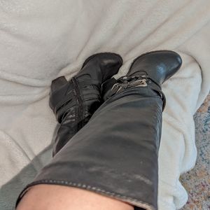 Like New Olsenboye Brand Size 9 Knee High Faux Black Leather Heeled Boots